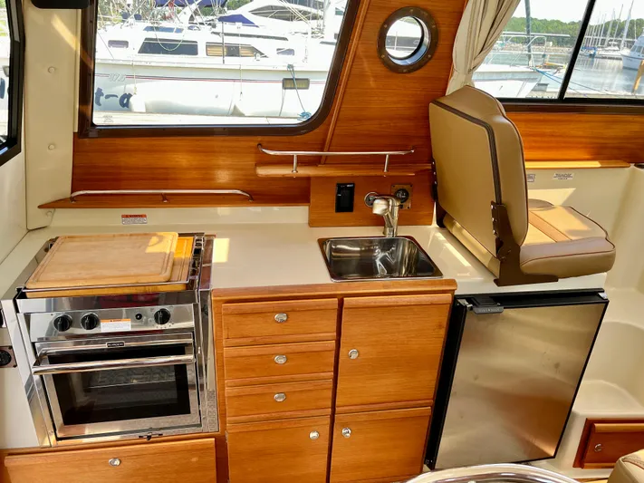 Mokupuni Yacht Photos Pics 