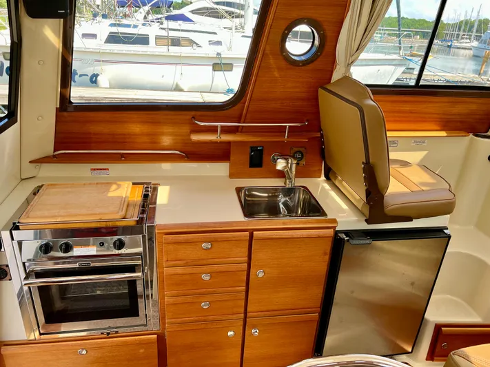 Mokupuni Yacht Photos Pics 