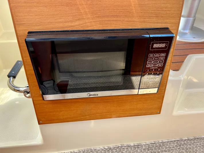 Mokupuni Yacht Photos Pics 