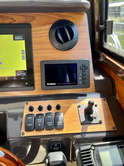 Mokupuni Yacht Photos Pics 