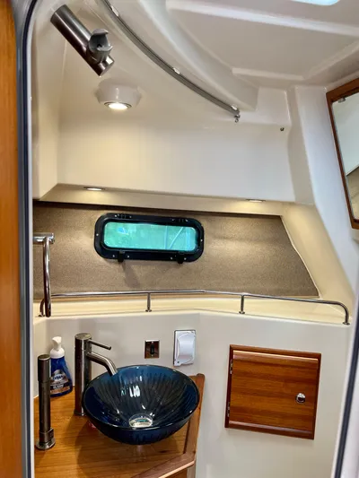 Mokupuni Yacht Photos Pics 