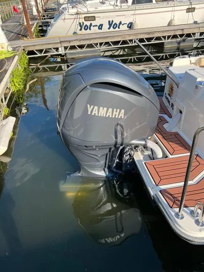 Mokupuni Yacht Photos Pics 