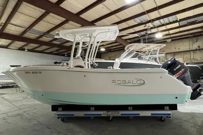 Robalo R230 Center Console