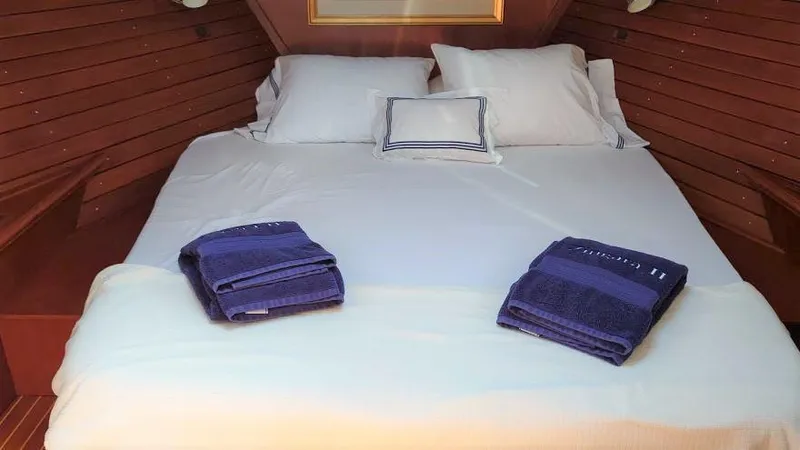 Tealaweigh Yacht Photos Pics 