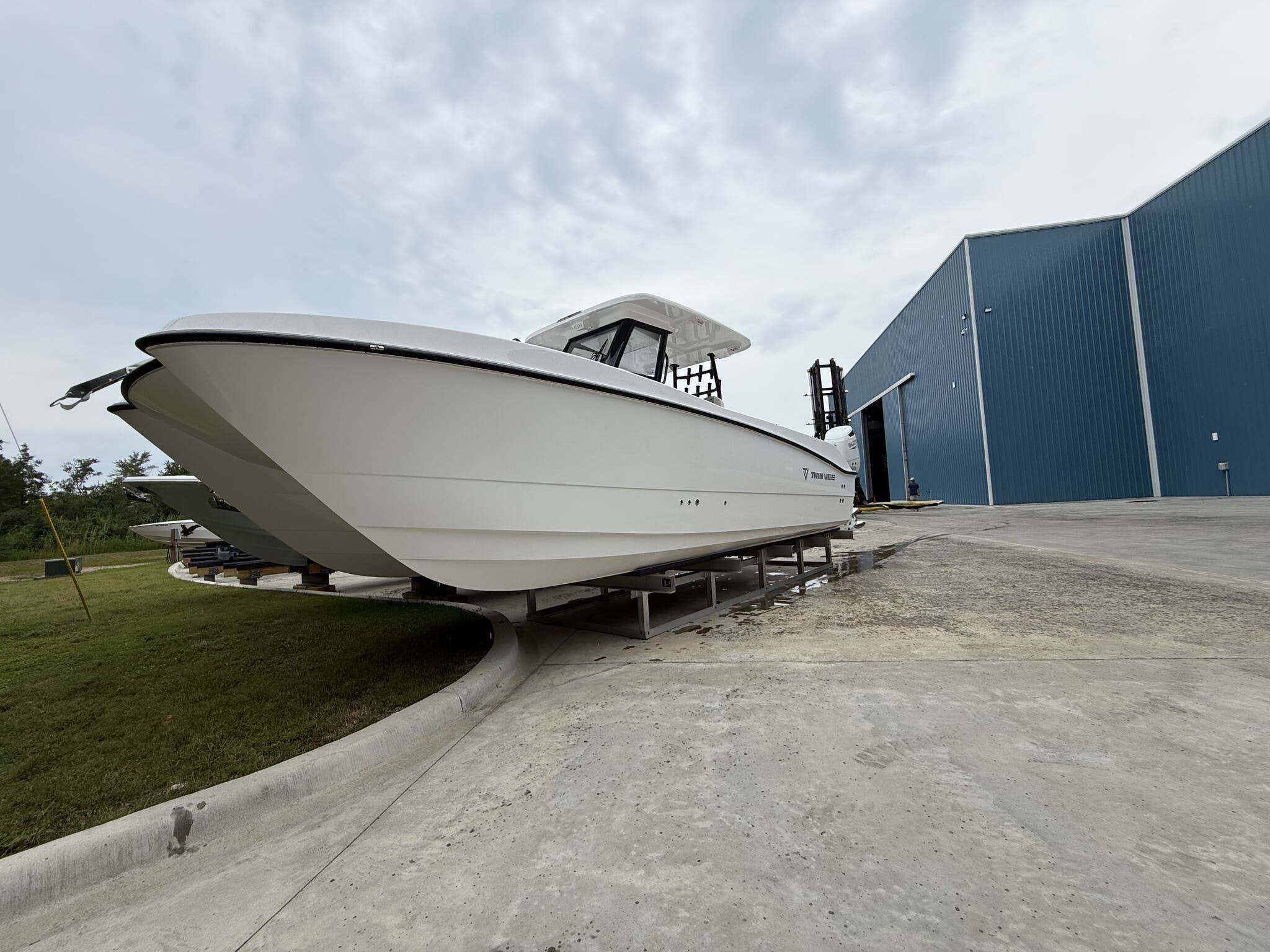 Twin Vee GFX2 280 GFX2