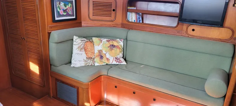 Serene Yacht Photos Pics Settee