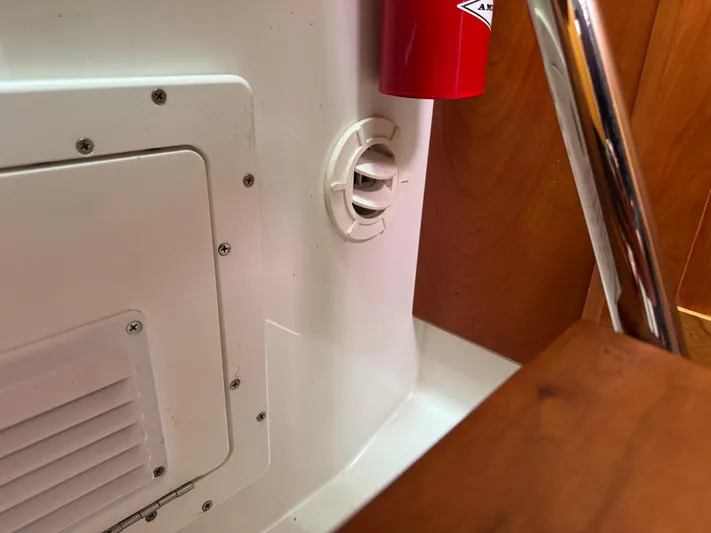 Change Of Pace Yacht Photos Pics 2008 Back Cove 29 Hardback interior detail with vent and fire extinguisher.
