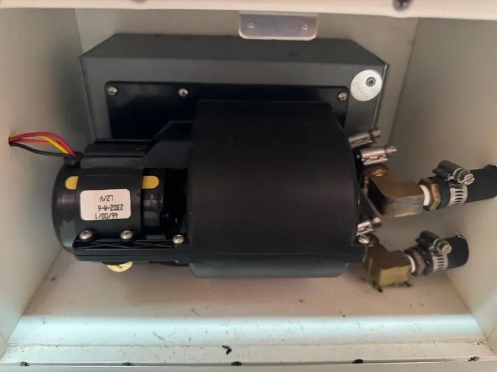 Change Of Pace Yacht Photos Pics 2008 Back Cove 29 Hardback engine component with wiring and valves.