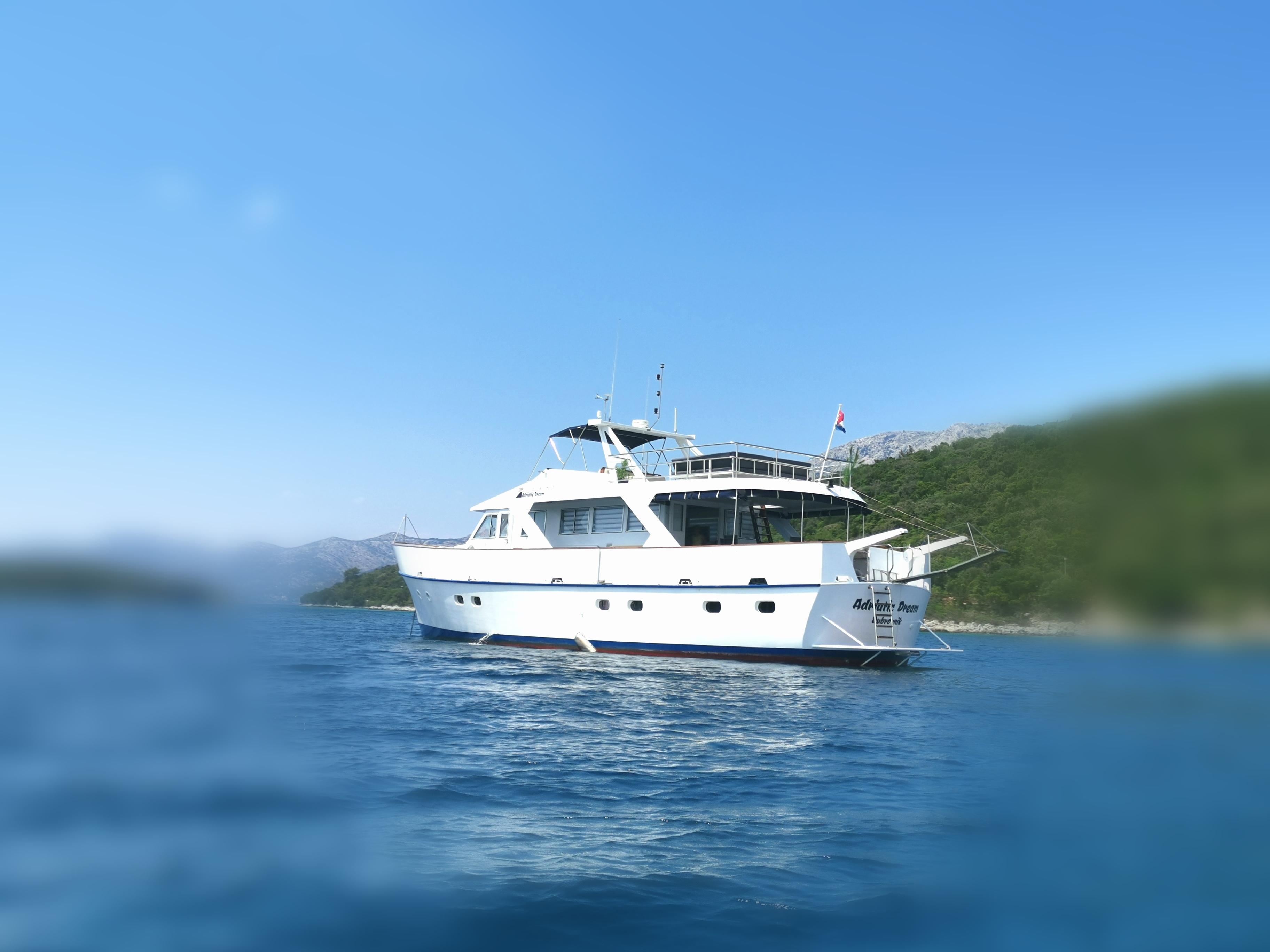 dagless motor yachts for sale