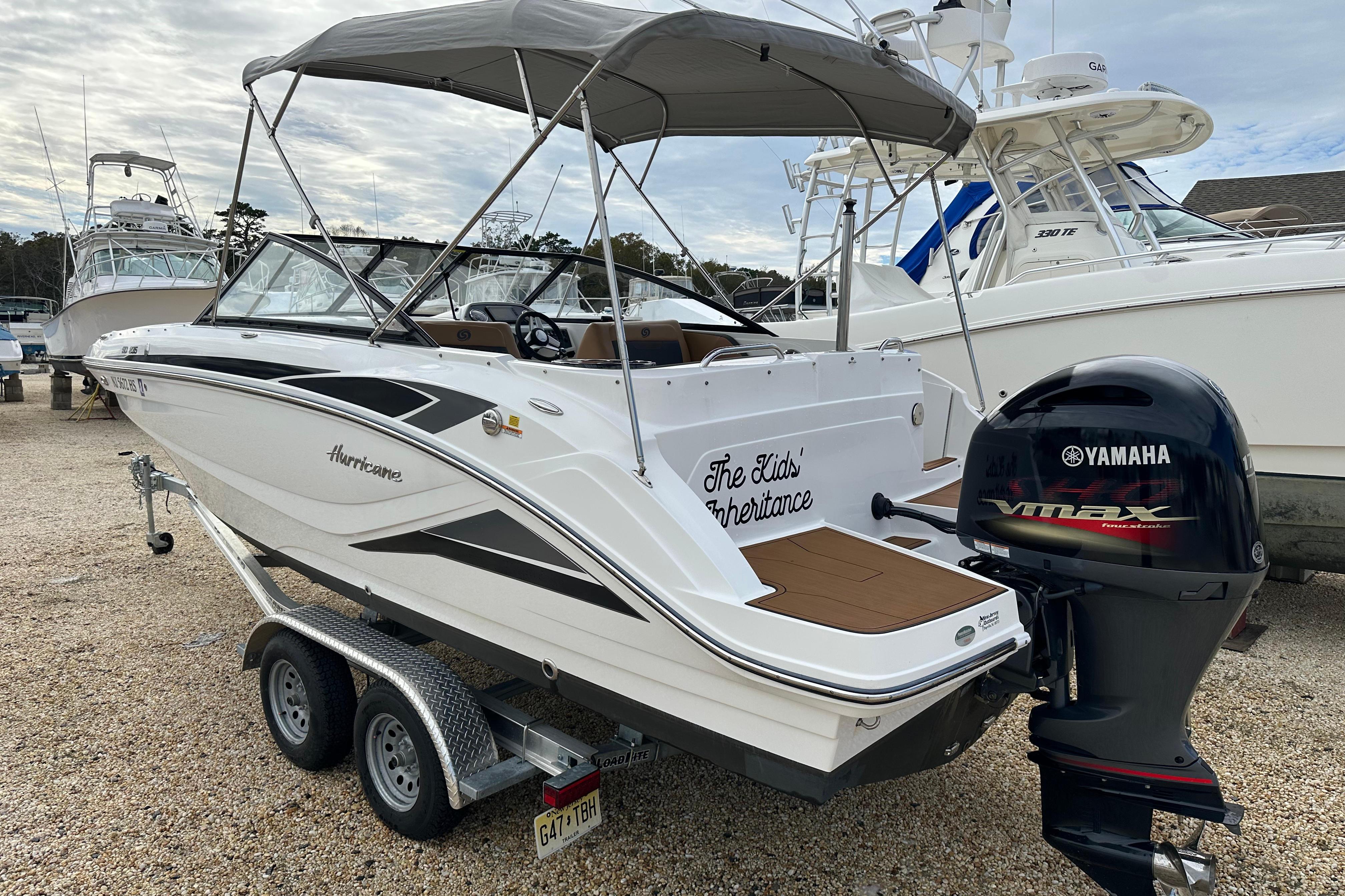Hurricane SunDeck 235 OB