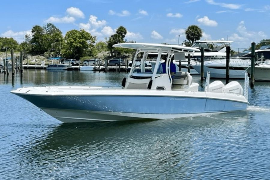 2022 Boston Whaler 270 Dauntless