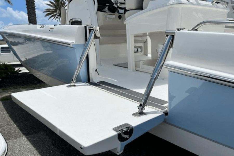 2022 Boston Whaler 270 Dauntless