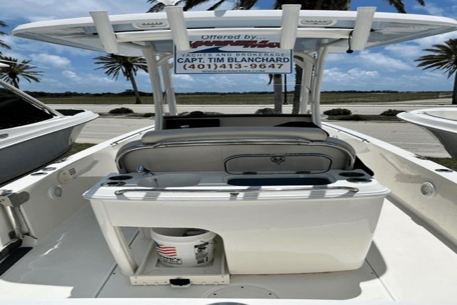 2022 Boston Whaler 270 Dauntless