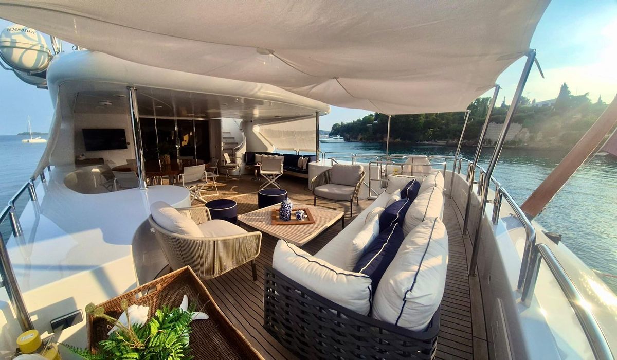 2000 Benetti 115 