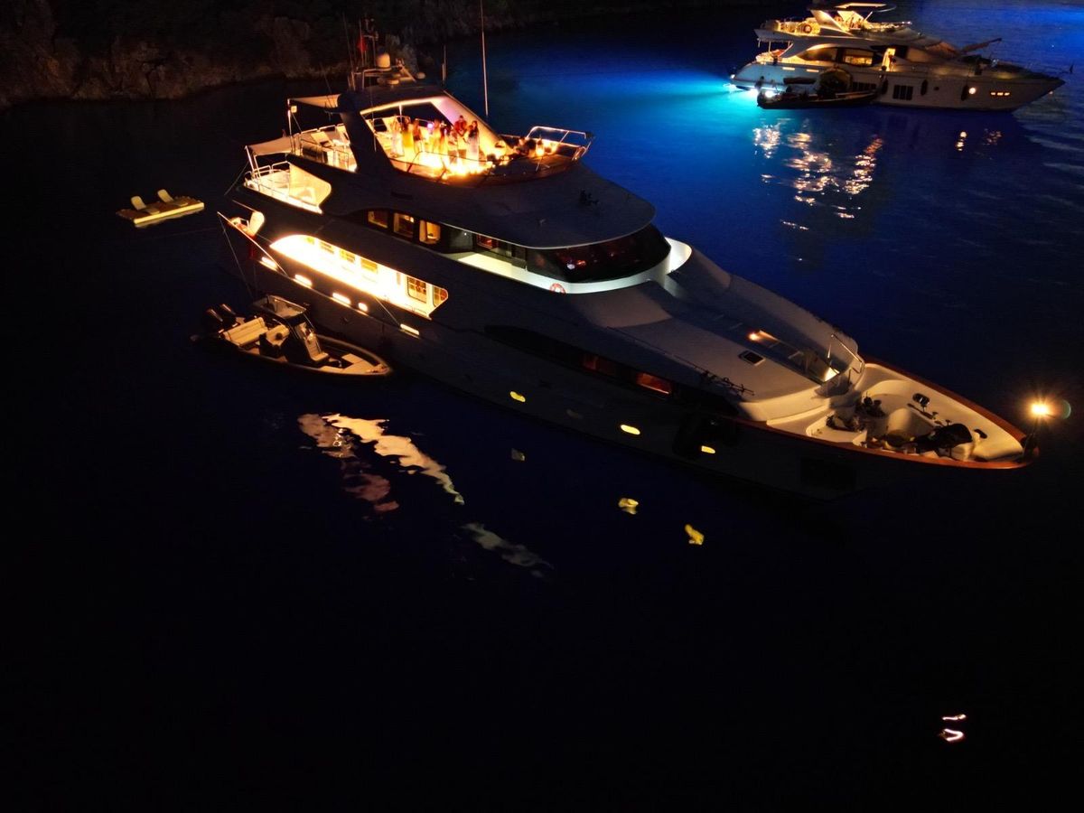 2000 Benetti 115 