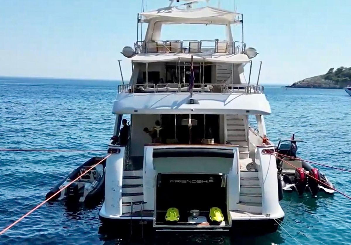 2000 Benetti 115 