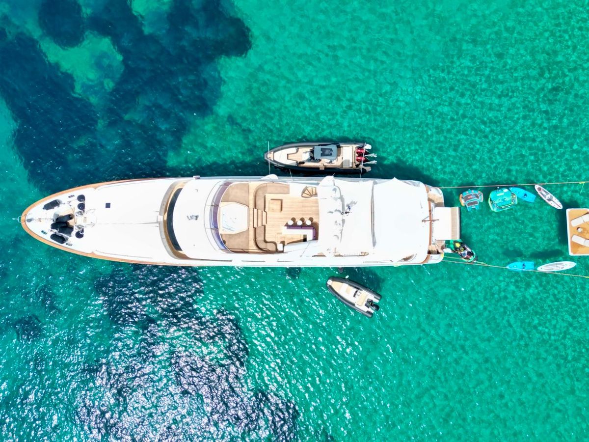 2000 Benetti 115 