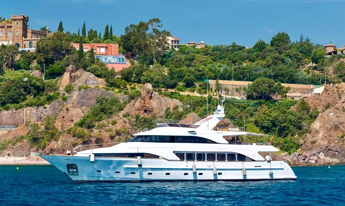 2000 Benetti 115 