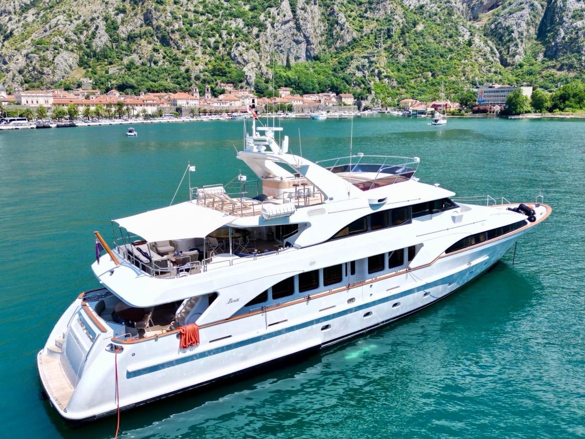 2000 Benetti 115 