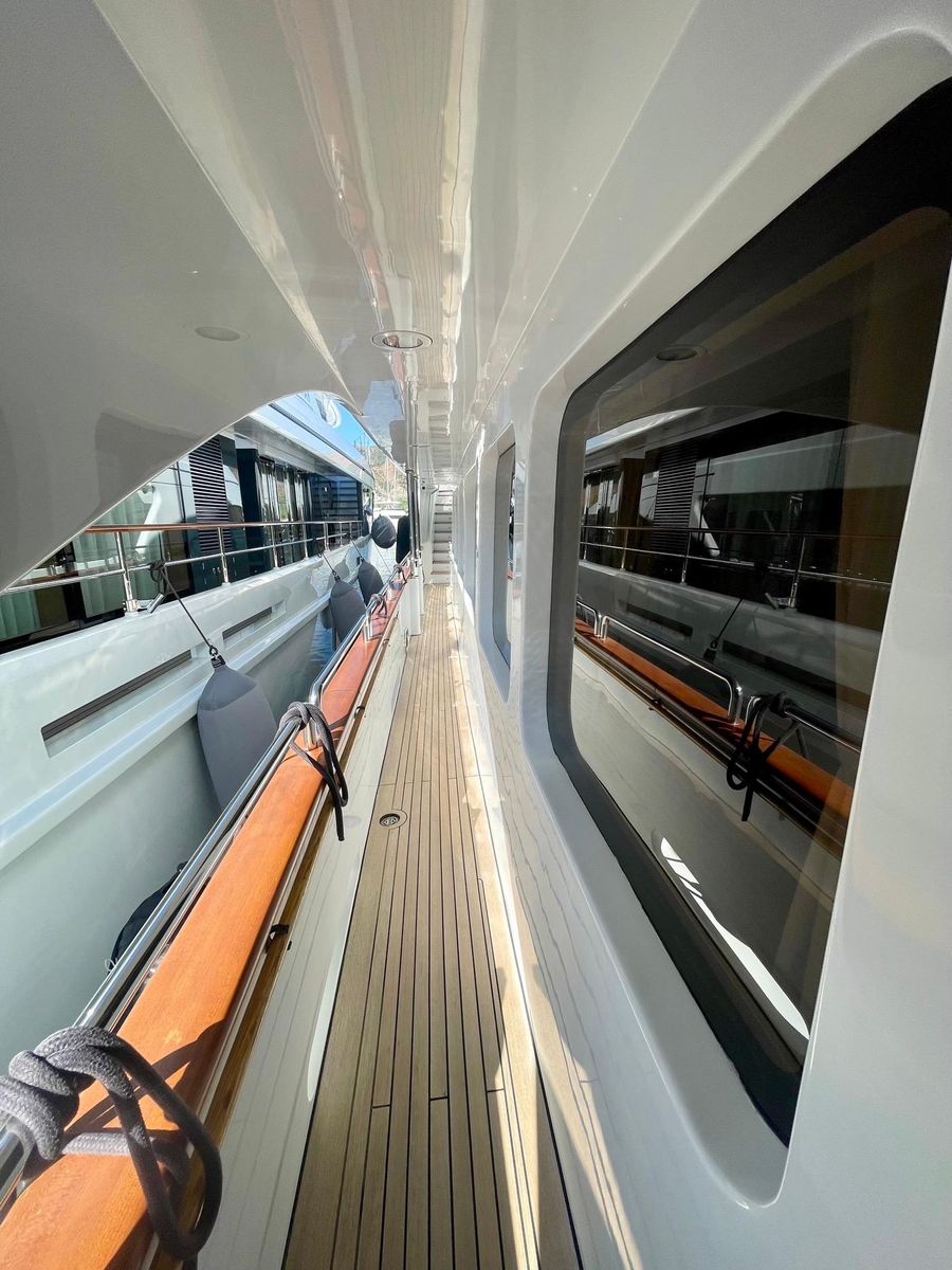2000 Benetti 115 