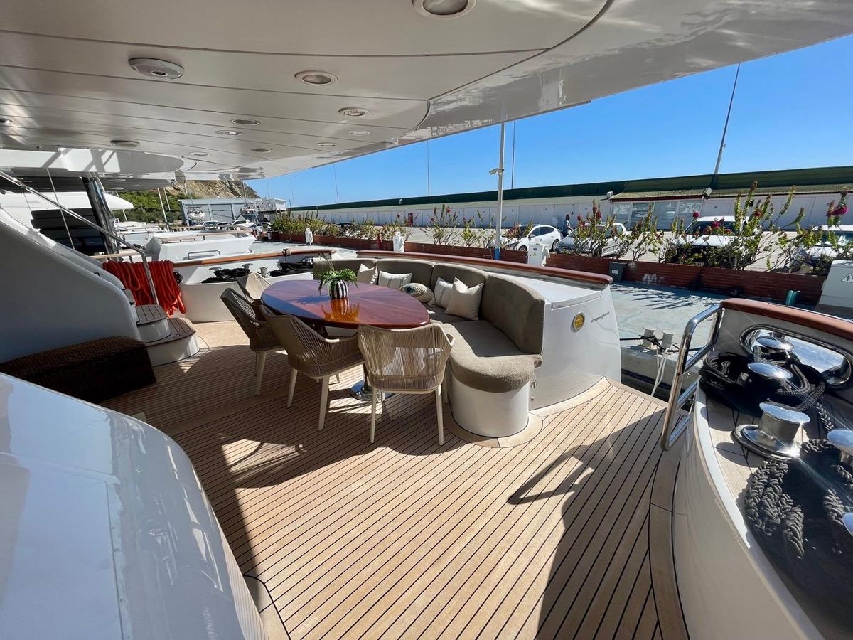 2000 Benetti 115 