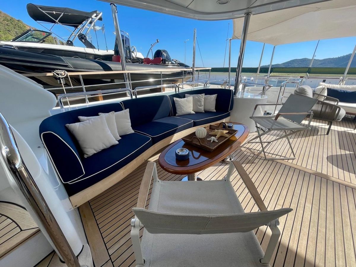 2000 Benetti 115 