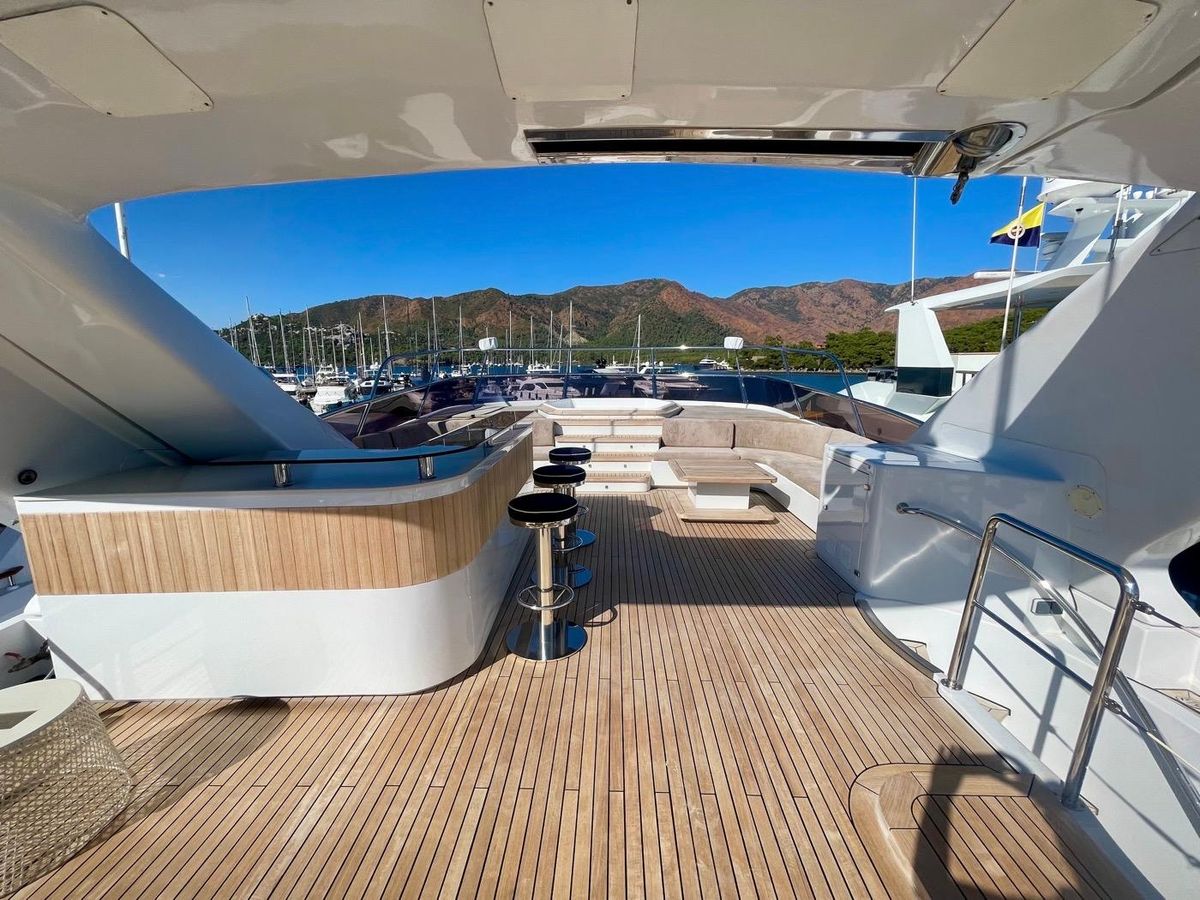 2000 Benetti 115 