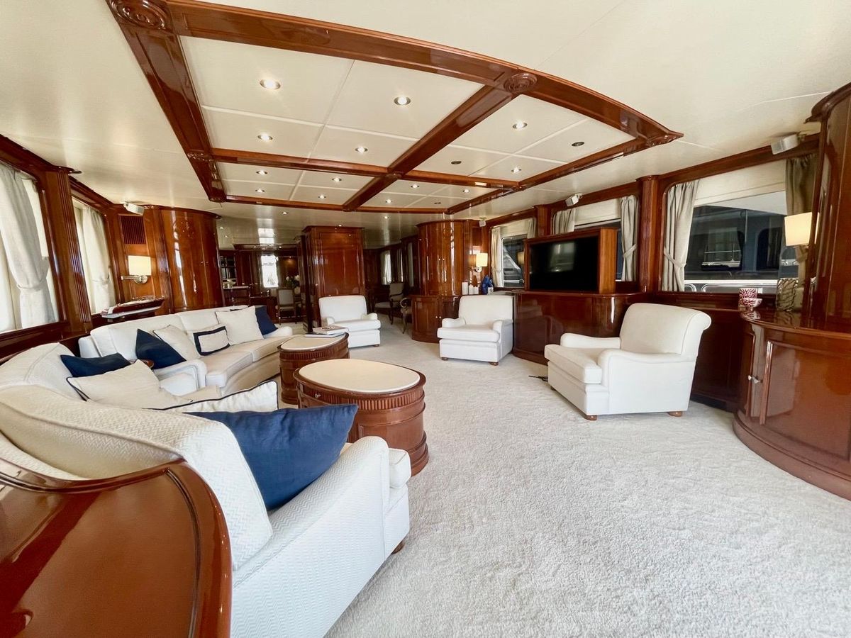 2000 Benetti 115 