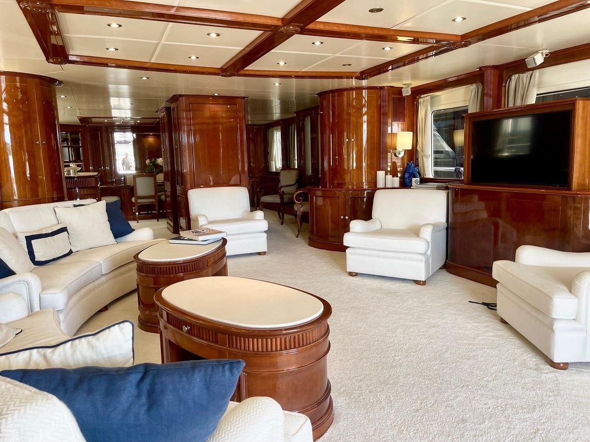 2000 Benetti 115 