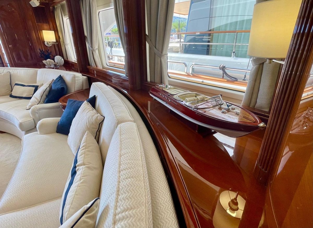 2000 Benetti 115 