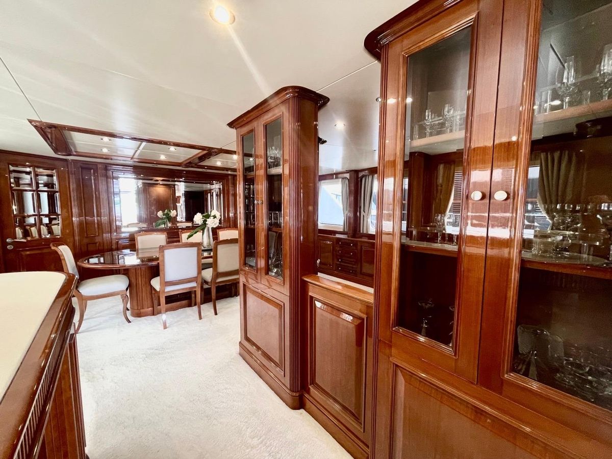 2000 Benetti 115 