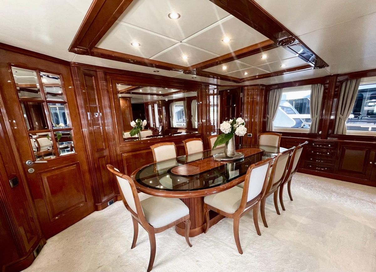 2000 Benetti 115 
