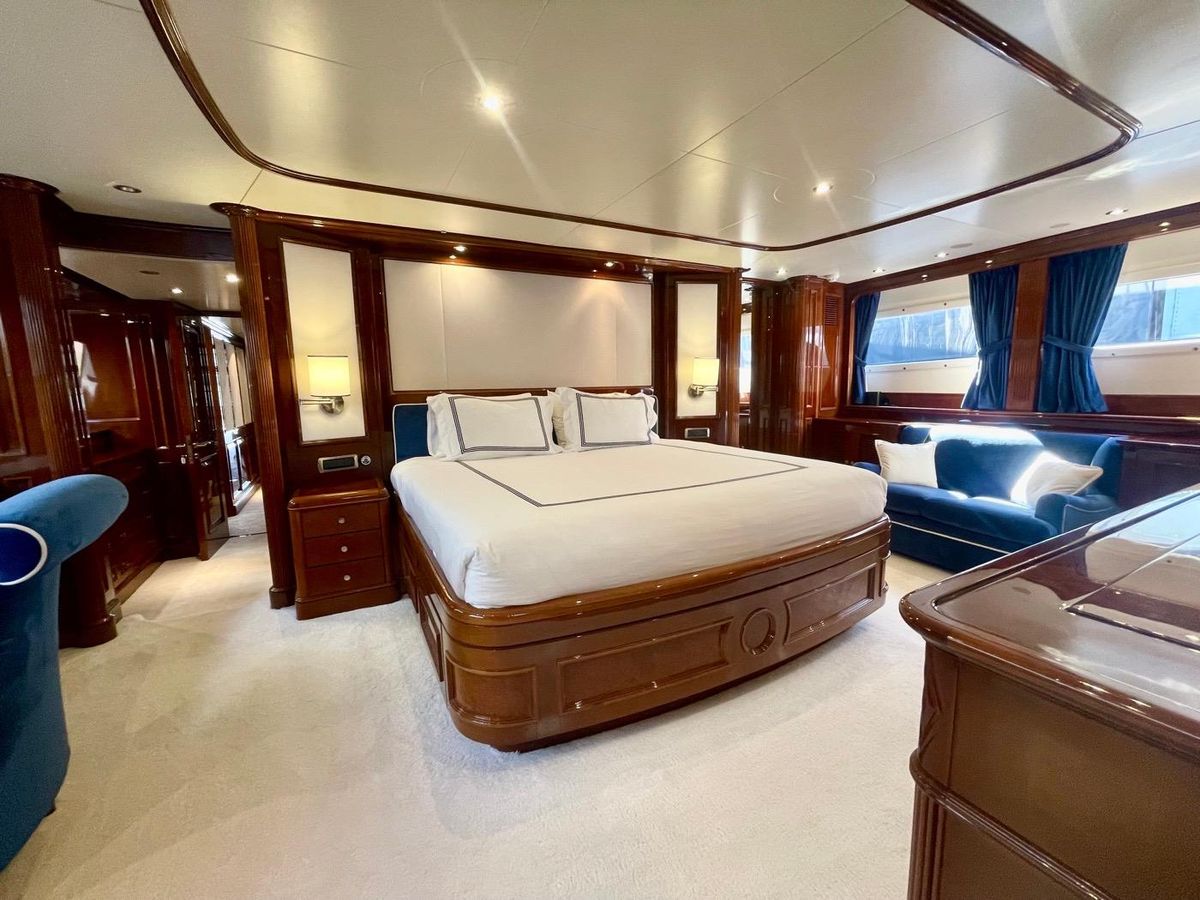 2000 Benetti 115 