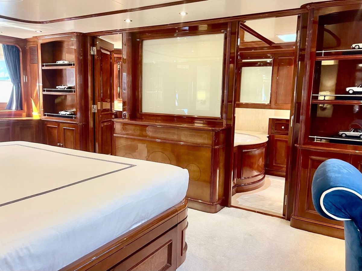 2000 Benetti 115 