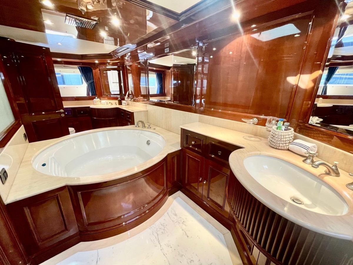 2000 Benetti 115 