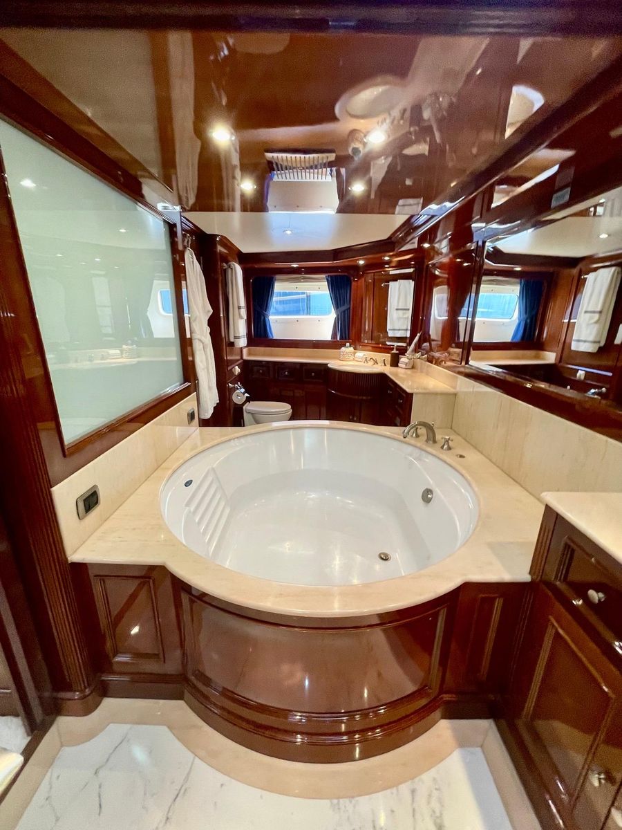2000 Benetti 115 