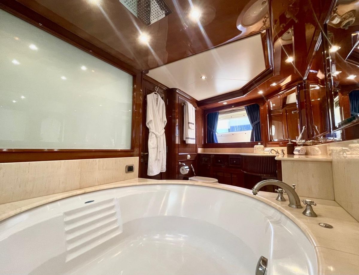 2000 Benetti 115 