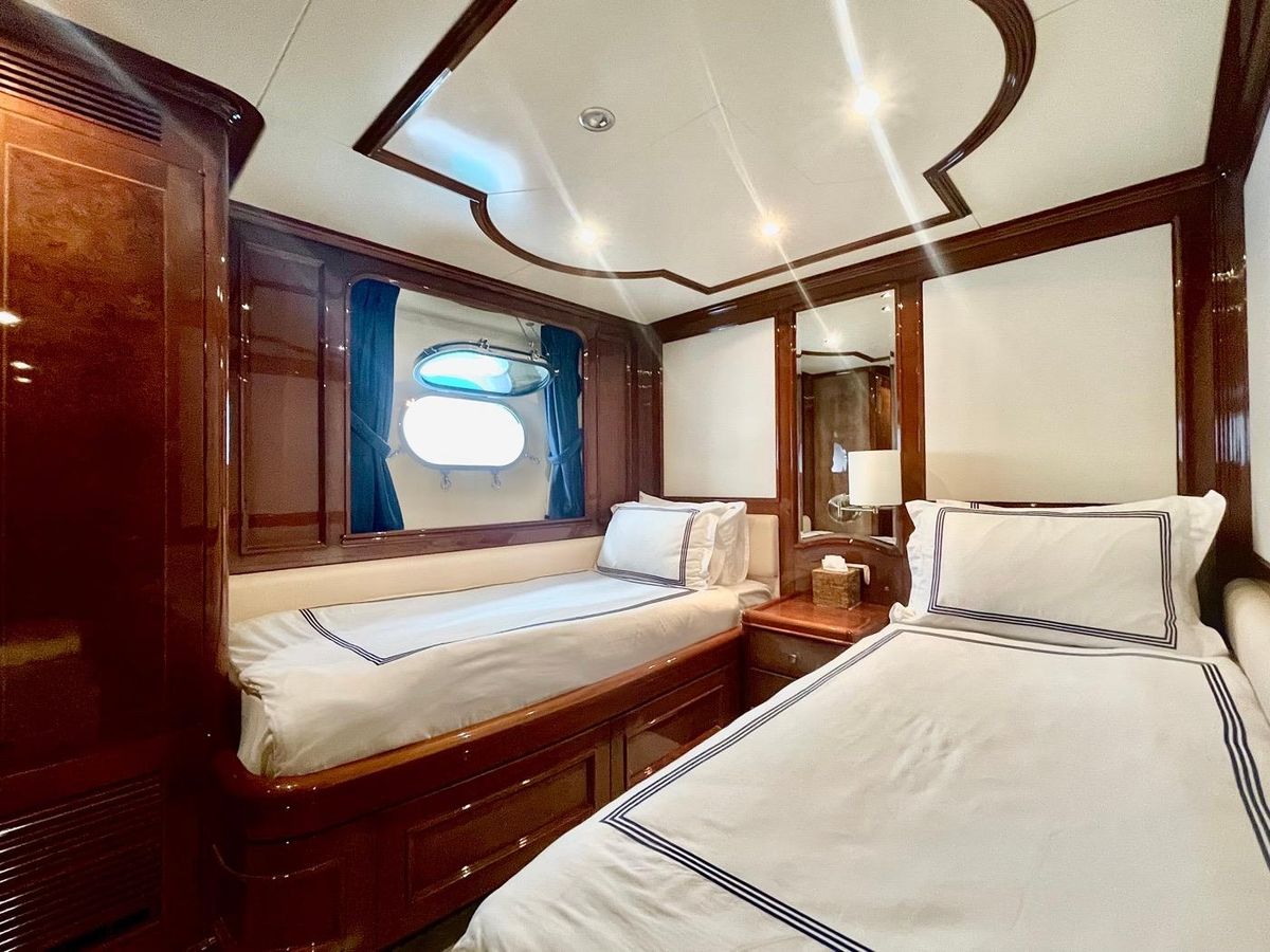 2000 Benetti 115 