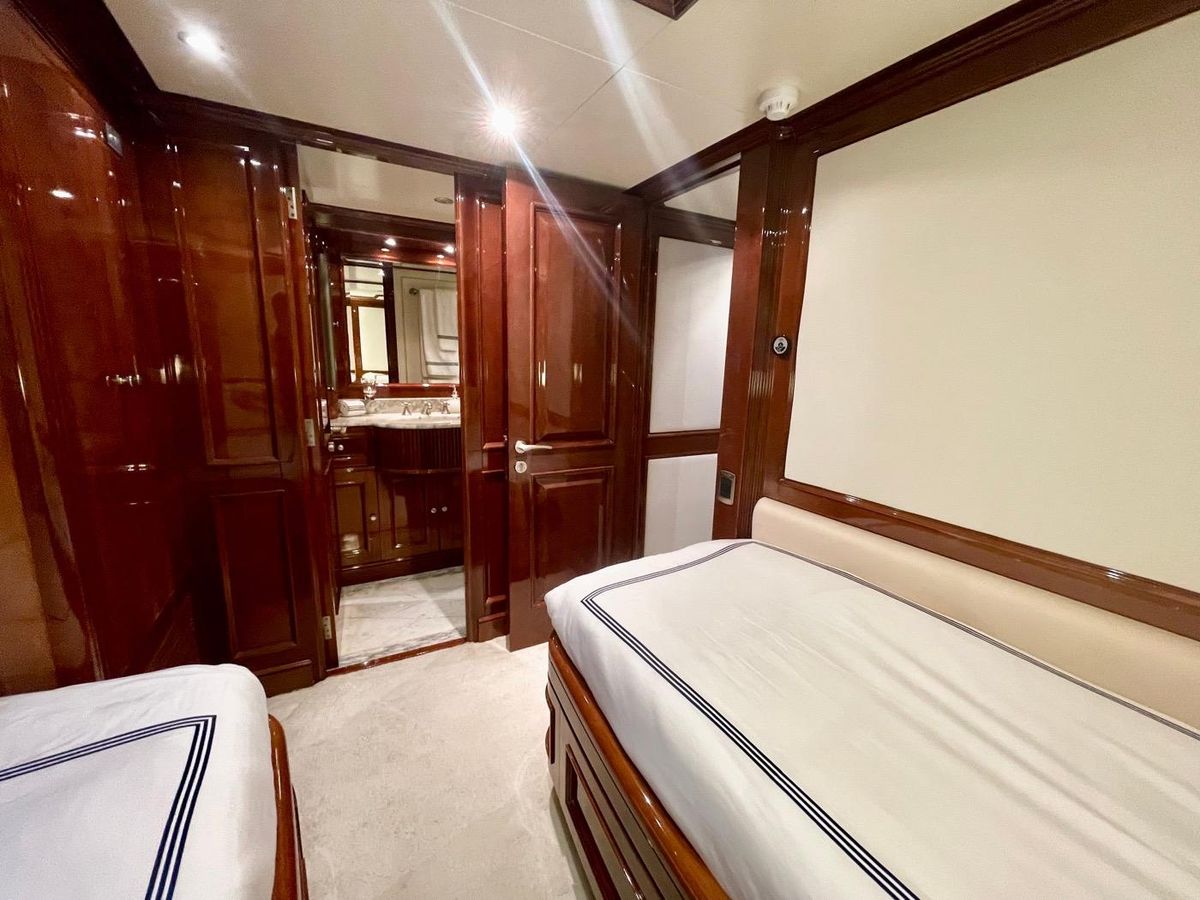 2000 Benetti 115 