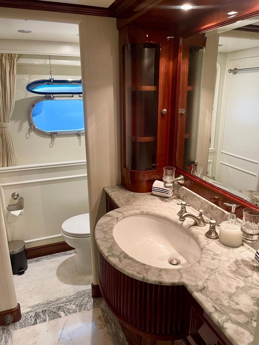 2000 Benetti 115 