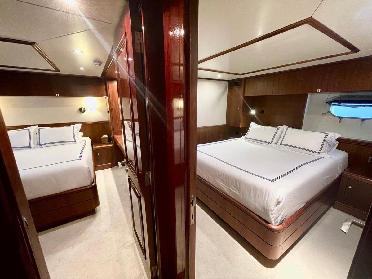 2000 Benetti 115 
