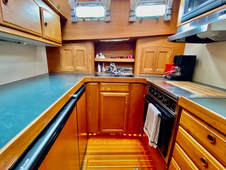 1997-47-sabre-47-aft-cabin