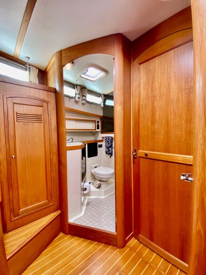 1997-47-sabre-47-aft-cabin