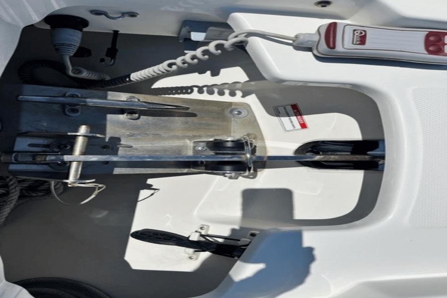 2018 Boston Whaler 270 Vantage