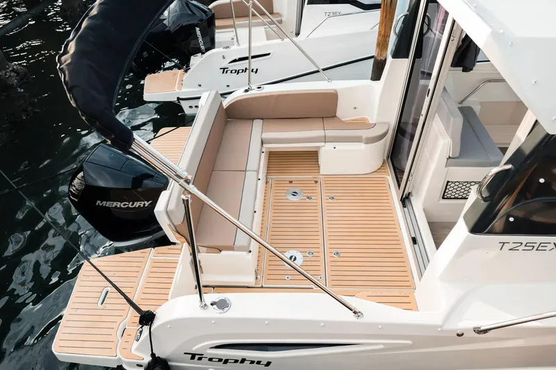  Yacht Photos Pics 2026 Trophy T25EX EXPLORER OB boat with Mercury engine, featuring spacious deck and seating.