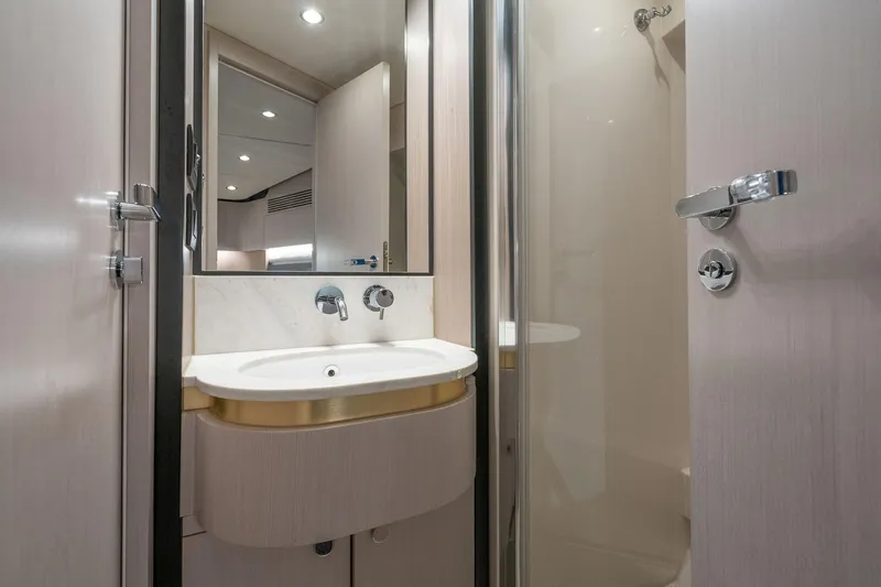 Resilience Yacht Photos Pics 