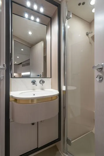 Resilience Yacht Photos Pics 