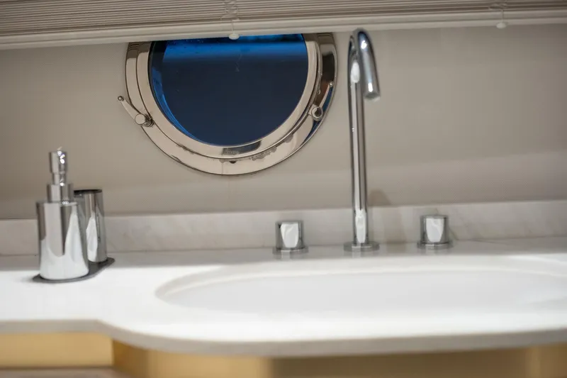 Resilience Yacht Photos Pics 