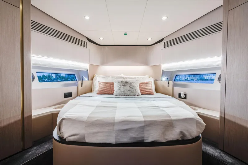 Resilience Yacht Photos Pics 