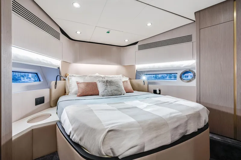 Resilience Yacht Photos Pics 